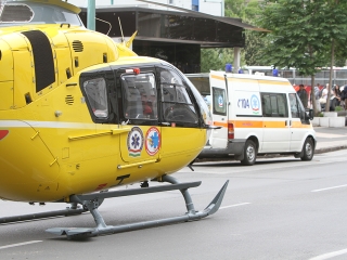 Mentőhelikopter szállt le a Béke térre - fotó: 