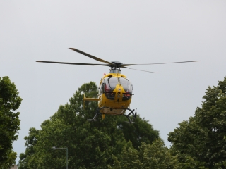 Mentőhelikopter szállt le a Béke térre - fotó: 