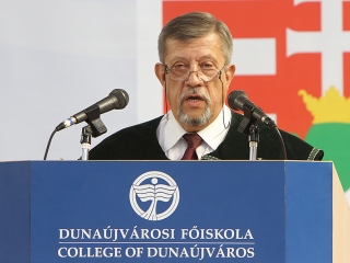 Ünnepélyes diplomaátadó a főiskolán - fotó: Sándor Judit