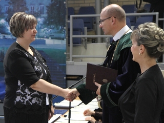 Ünnepélyes diplomaátadó a főiskolán - fotó: Sándor Judit