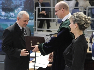 Ünnepélyes diplomaátadó a főiskolán - fotó: Sándor Judit