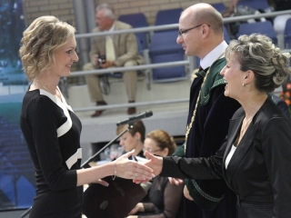 Ünnepélyes diplomaátadó a főiskolán - fotó: Sándor Judit