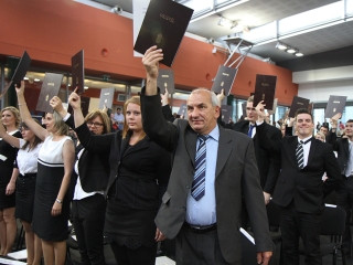 Ünnepélyes diplomaátadó a főiskolán - fotó: Sándor Judit