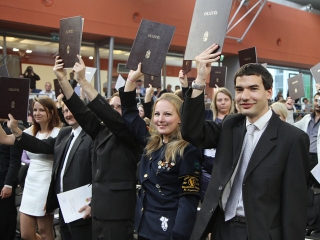 Ünnepélyes diplomaátadó a főiskolán - fotó: Sándor Judit