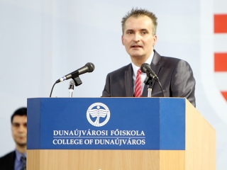 Ünnepélyes diplomaátadó a főiskolán - fotó: Sándor Judit