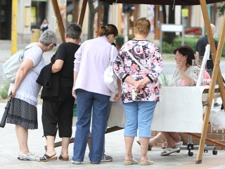 Megyenapi kirakodós a Városháza téren - fotó: Sándor Judit