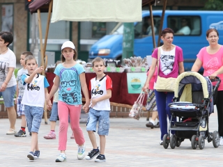 Megyenapi kirakodós a Városháza téren - fotó: Sándor Judit