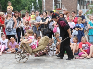Megyenapi kirakodós a Városháza téren - fotó: Sándor Judit