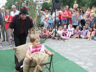 Megyenapi kirakodós a Városháza téren - fotó: Sándor Judit