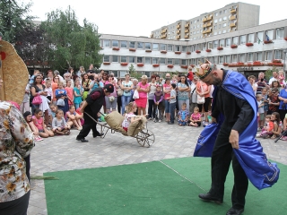 Megyenapi kirakodós a Városháza téren - fotó: Sándor Judit