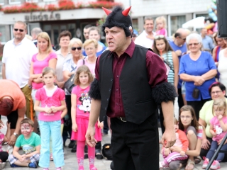 Megyenapi kirakodós a Városháza téren - fotó: Sándor Judit