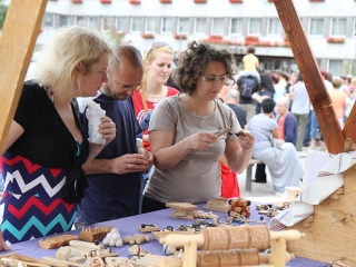 Megyenapi kirakodós a Városháza téren - fotó: Sándor Judit