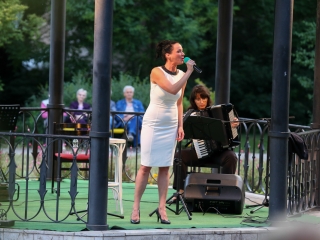 Zenepavilon- Edith Piaf zenés életrajz - fotó: Ónodi Zoltán