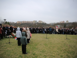 Megemlékezés és koszorúzás a forradalmi emlékműnél - fotó: 