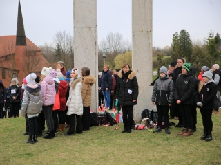 Megemlékezés és koszorúzás a forradalmi emlékműnél - fotó: 