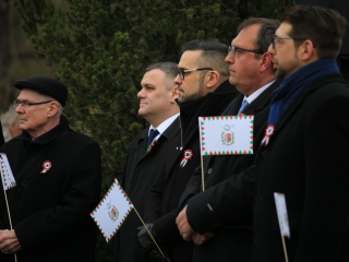 Megemlékezés és koszorúzás a forradalmi emlékműnél - fotó: 