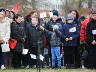Megemlékezés és koszorúzás a forradalmi emlékműnél - fotó: 