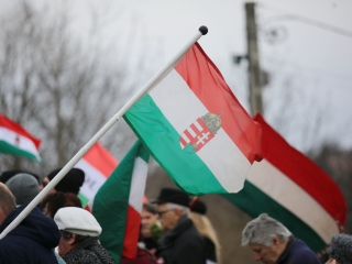 Megemlékezés és koszorúzás a forradalmi emlékműnél - fotó: 