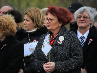 Megemlékezés és koszorúzás a forradalmi emlékműnél - fotó: 