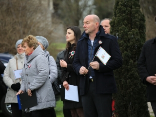 Megemlékezés és koszorúzás a forradalmi emlékműnél - fotó: 