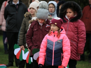 Megemlékezés és koszorúzás a forradalmi emlékműnél - fotó: 