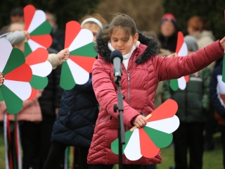Megemlékezés és koszorúzás a forradalmi emlékműnél - fotó: 