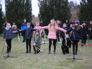 Megemlékezés és koszorúzás a forradalmi emlékműnél - fotó: 