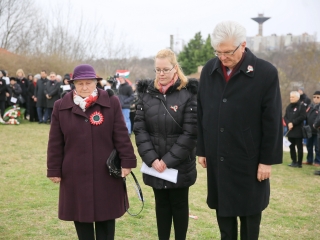 Megemlékezés és koszorúzás a forradalmi emlékműnél - fotó: 