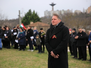 Megemlékezés és koszorúzás a forradalmi emlékműnél - fotó: 