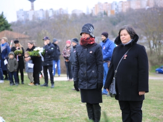 Megemlékezés és koszorúzás a forradalmi emlékműnél - fotó: 