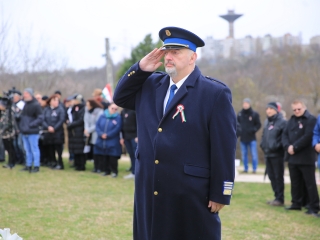 Megemlékezés és koszorúzás a forradalmi emlékműnél - fotó: 