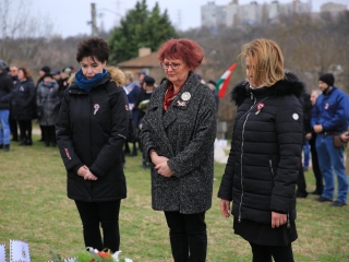 Megemlékezés és koszorúzás a forradalmi emlékműnél - fotó: 