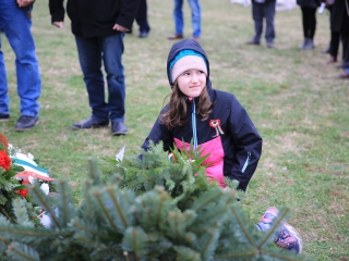 Megemlékezés és koszorúzás a forradalmi emlékműnél - fotó: 
