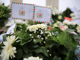 Megemlékezés és koszorúzás a forradalmi emlékműnél - fotó: 