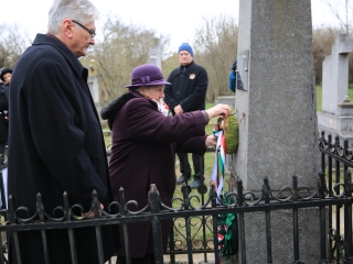 Megemlékezés és koszorúzás a forradalmi emlékműnél - fotó: 