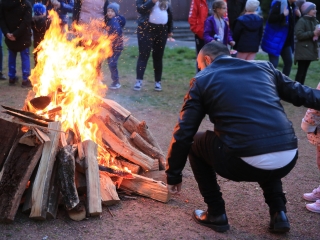 Nap-éj egyenlőségi kutyás-tüzes forgatag - fotó: 