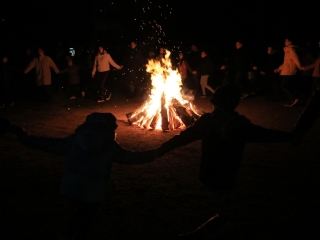 Nap-éj egyenlőségi kutyás-tüzes forgatag - fotó: 