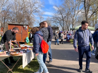 Csalogató forgatag a Szalki-szigeten - fotó: 