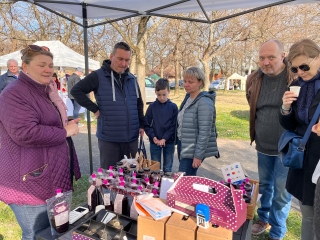 Csalogató forgatag a Szalki-szigeten - fotó: 