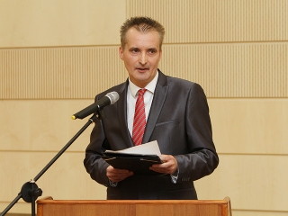 Hárman vehették át a Dunaújváros Közszolgálatáért Díjat - fotó: Sándor Judit