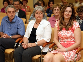 Hárman vehették át a Dunaújváros Közszolgálatáért Díjat - fotó: Sándor Judit