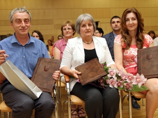 Hárman vehették át a Dunaújváros Közszolgálatáért Díjat - fotó: Sándor Judit