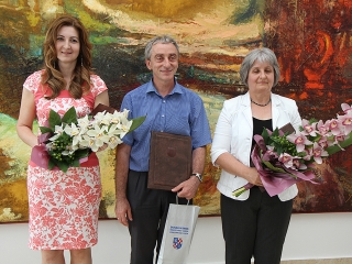 Hárman vehették át a Dunaújváros Közszolgálatáért Díjat - fotó: Sándor Judit