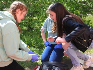 Életmentő diákok a Kultik Moziban és környékén - fotó: 