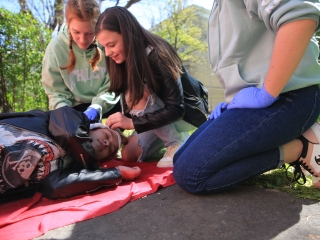 Életmentő diákok a Kultik Moziban és környékén - fotó: 