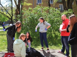 Életmentő diákok a Kultik Moziban és környékén - fotó: 