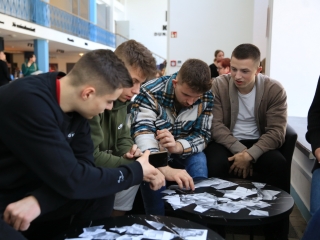 Életmentő diákok a Kultik Moziban és környékén - fotó: 