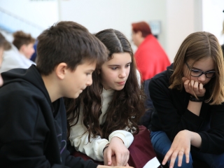 Életmentő diákok a Kultik Moziban és környékén - fotó: 