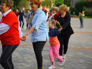 Tánc a téren, tánc a színpadon a világnapon! - fotó: 