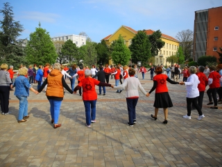 Tánc a téren, tánc a színpadon a világnapon! - fotó: 
